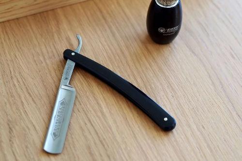 Beginners Cut Throat Razor - Dovo 'Cellidor' Cut Throat Razor